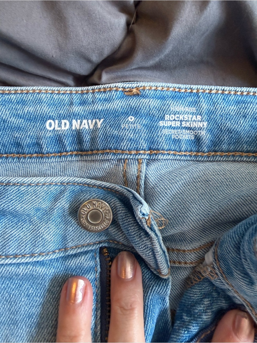Old Navy Light Blue Skinny Jeans - Picture 2 of 3